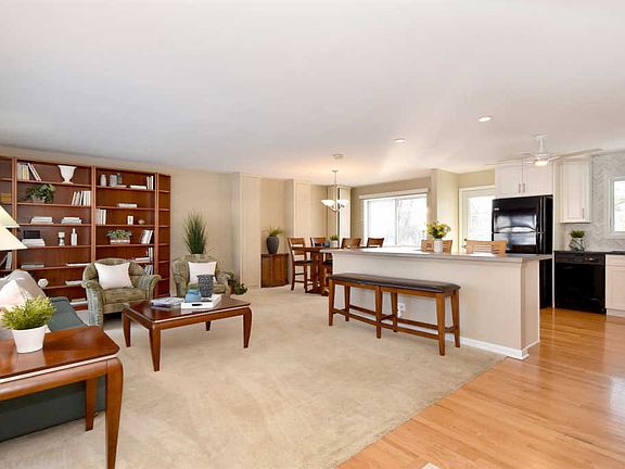 3rd image of 6522 Woodridge Dr