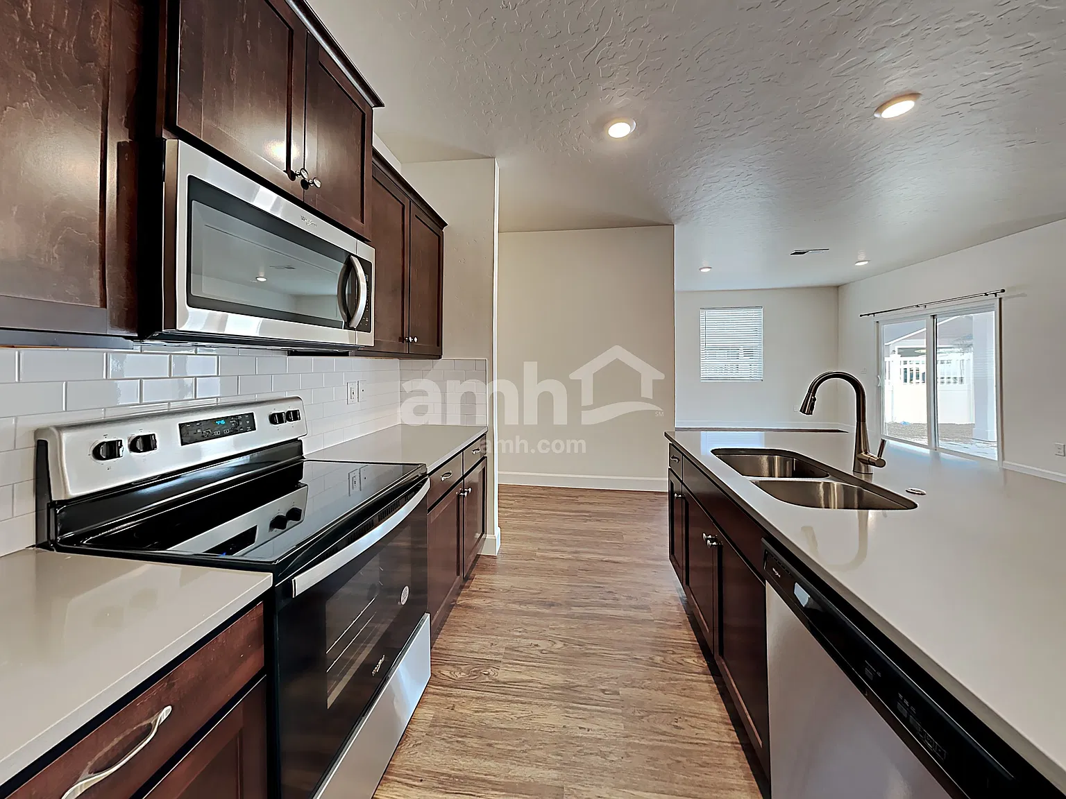 3 bed, 2.0 bath, 1721 sqft, $2,650 — Photo 3