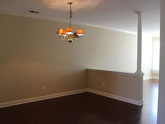 2nd image of 4 Stafford Dr #4