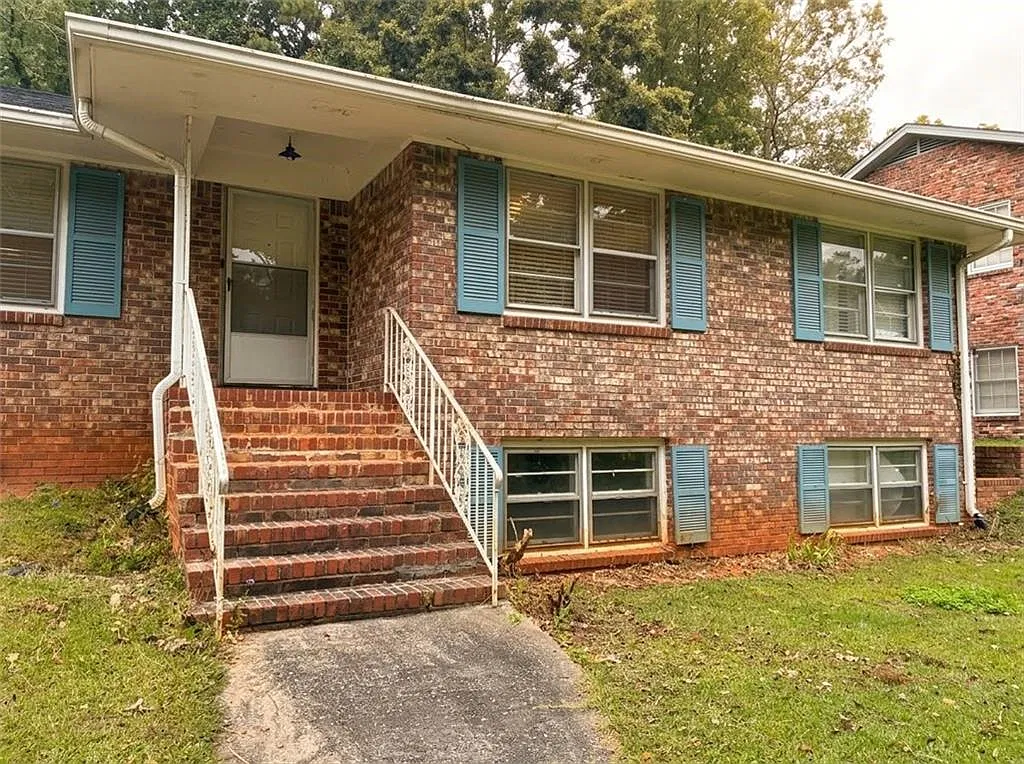 3 bed, 2.0 bath, 2016 sqft, $1,990 — Photo 1