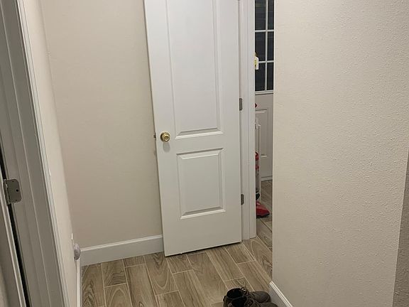 4th image of 1018 Canal Dr W
