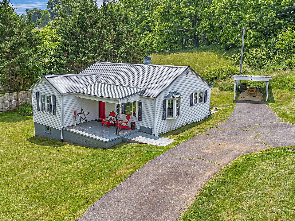 609 W Main St