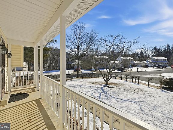 5th image of 5301 Broadwater St