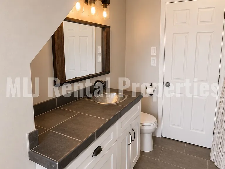 5881 S Irvington Ave — Photo 49