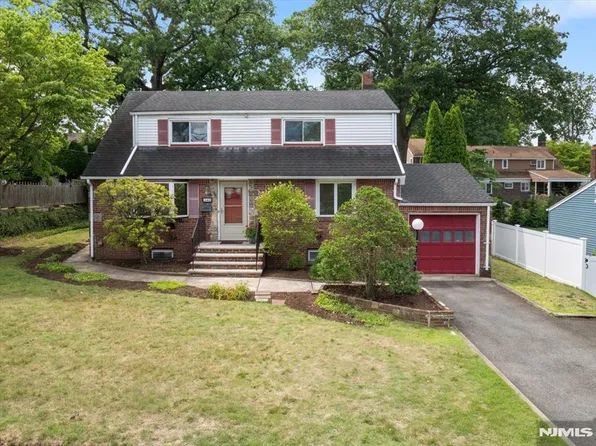 346 E Woodland Rd, New Milford, NJ 07646