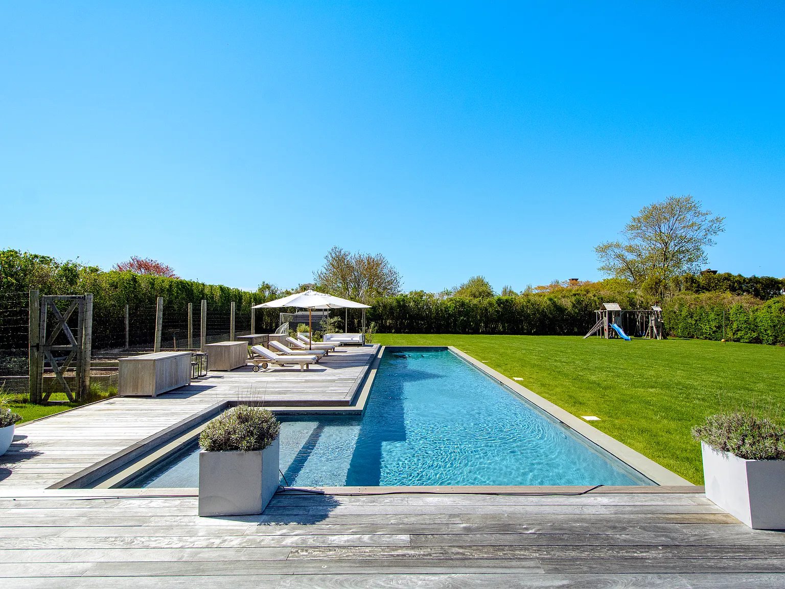 Moments from the Ocean, a Refined Bridgehampton Summer Escape — Photo 3