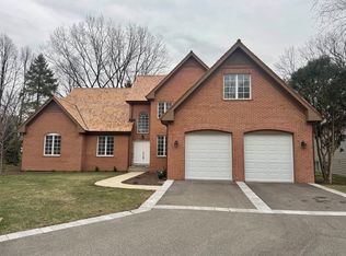 37 Graystone Ln, North Barrington, IL