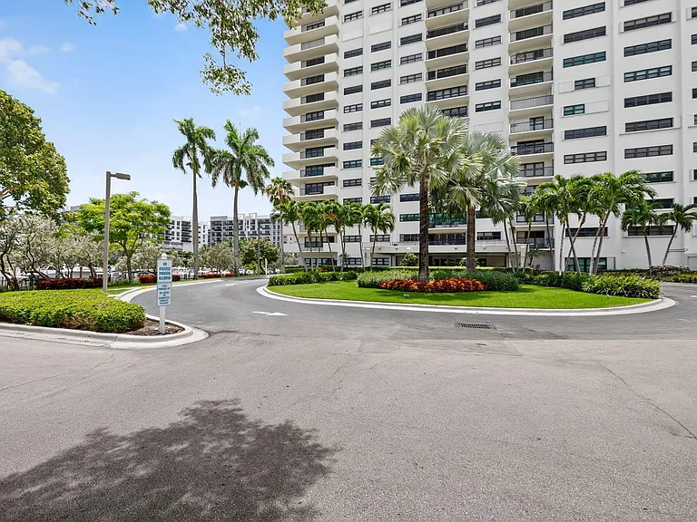3200 Port Royale Dr N #1205 — Photo 38