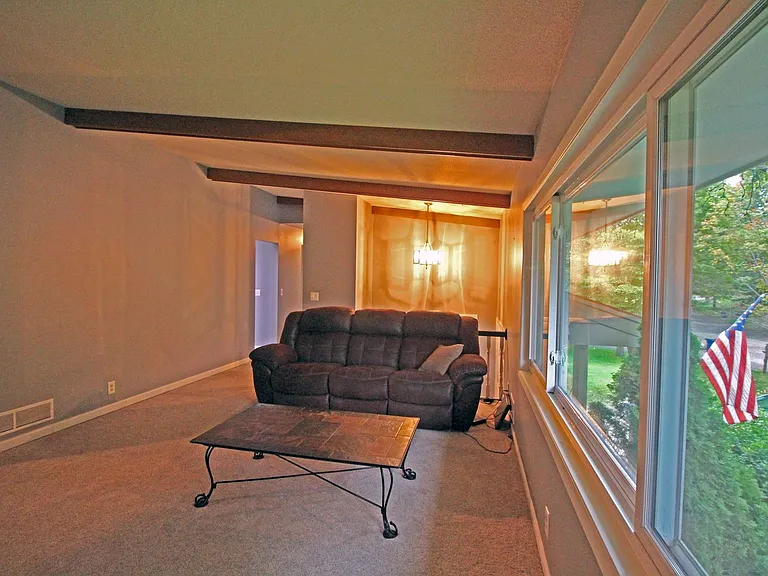 4136 Kings Dr — Photo 9