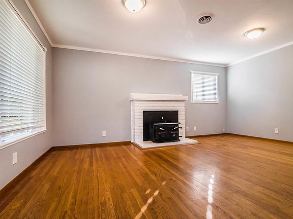 3rd image of 5107 Oleander Dr