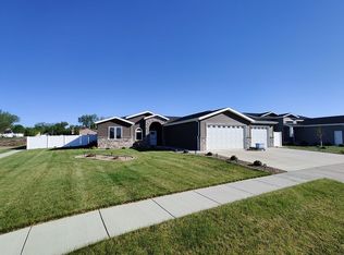 500 Boston Cir, Bismarck, ND 58504