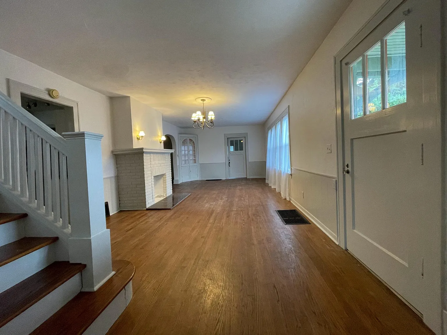 1827 Main Street — Photo 3