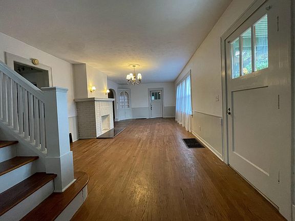 3rd image of 1827 Main St