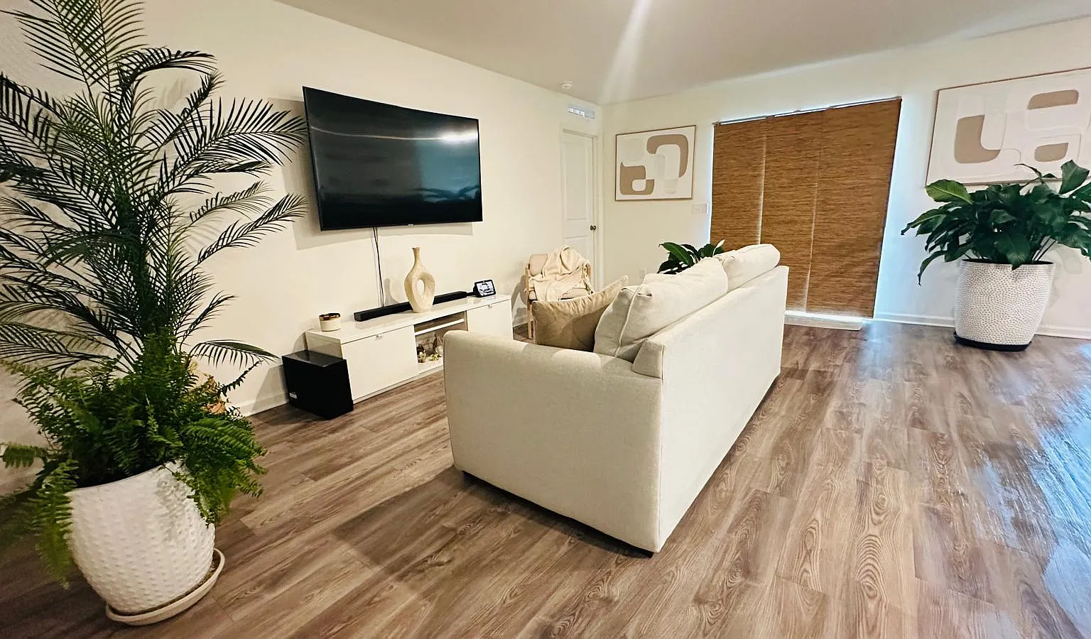 4 bed, 1803 sqft, $2,700 — Photo 2