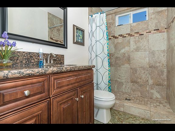 5th image of 406 Garey Dr