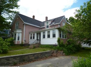 30 Railroad St, Newport, ME 04953