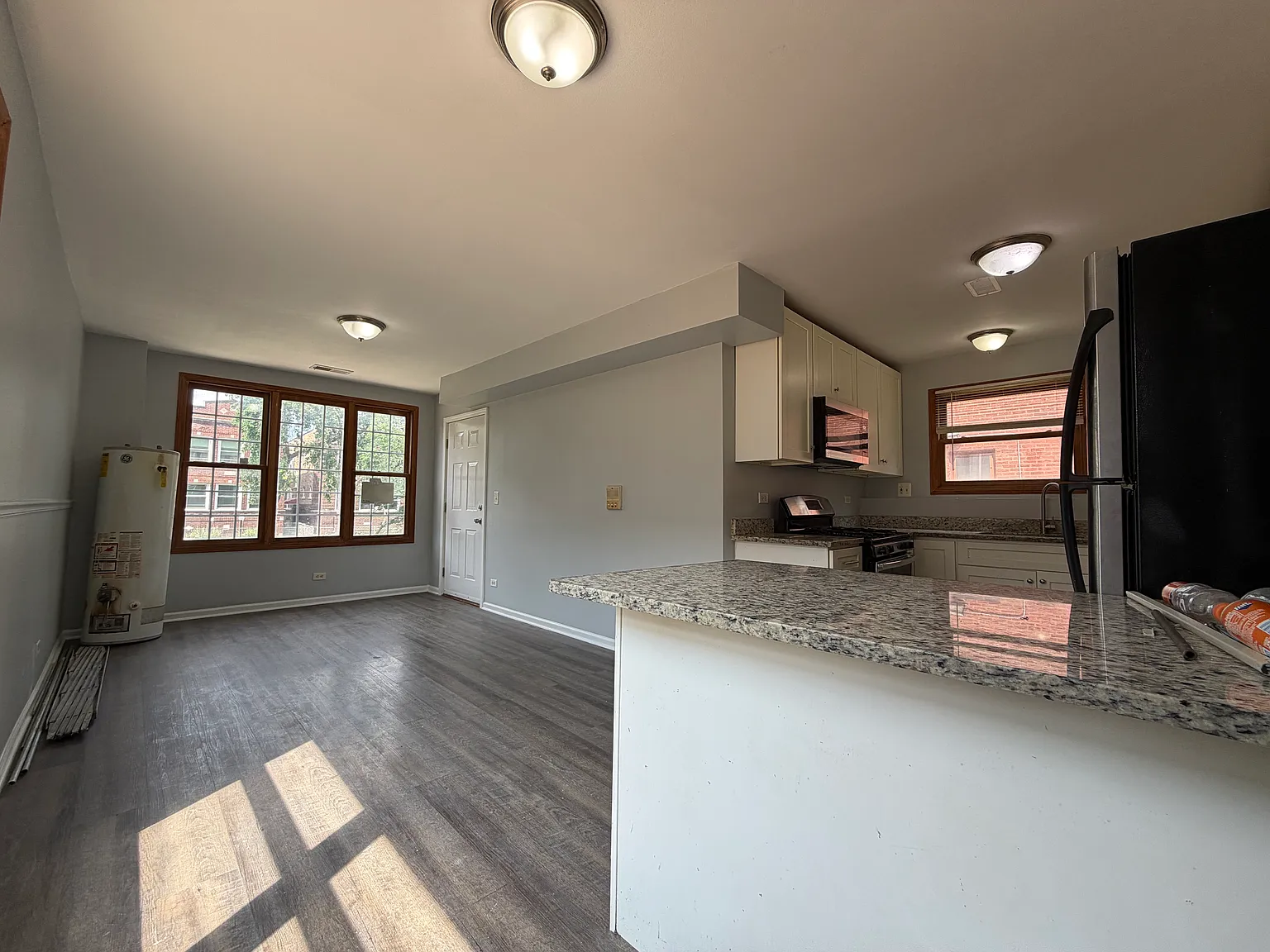 3 bed, 1200 sqft, $2,000 — Photo 1