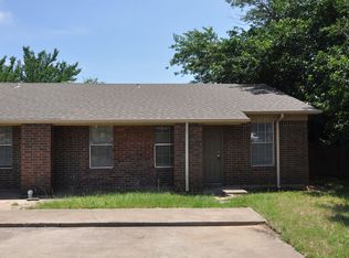 2034 Oakwood Ct, Arlington, TX 76012