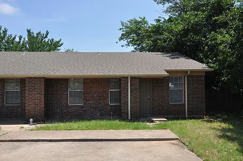 2034 Oakwood Ct Photo 1