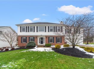 1010 Winding Creek Ln, Lyndhurst, OH 44124