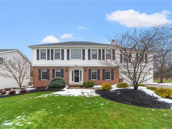 1010 Winding Creek Ln, Lyndhurst, OH 44124