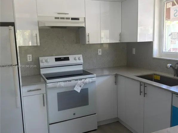 11163 NW 7th St APT 201-19, Miami, FL 33172