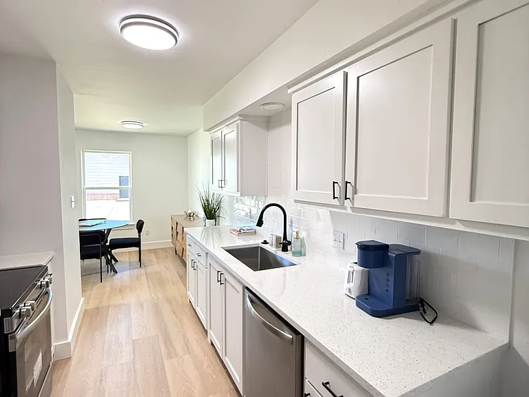1172 W Cato Springs Rd — Photo 17