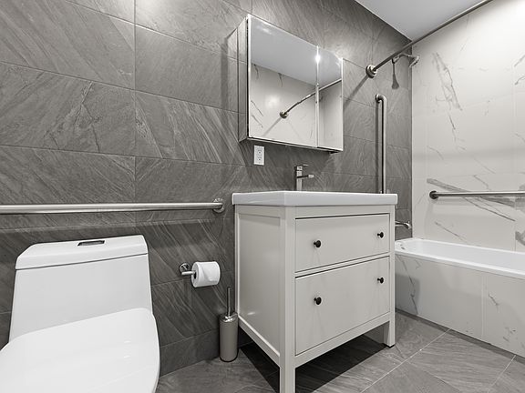 3rd image of 1709 Park Pl #1F