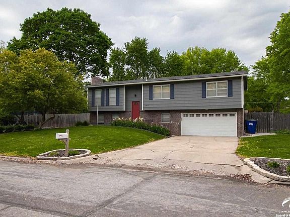 1610 W 28th Lawrence, KS listing photo #2