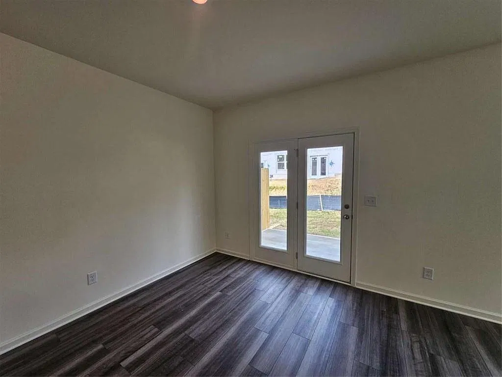 3 bed, 2.5 bath, $2,100 — Photo 4