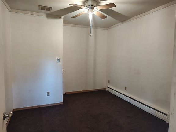 4th image of 34 Rosalyn Ct #102M
