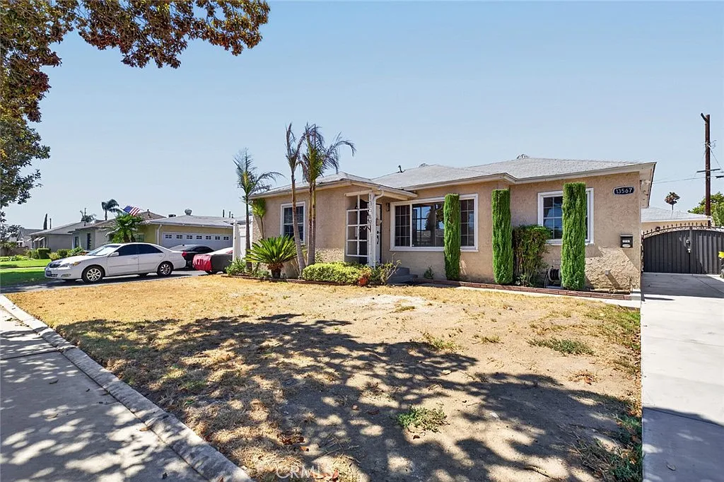 3 bed, 1450 sqft, $3,800 — Photo 1