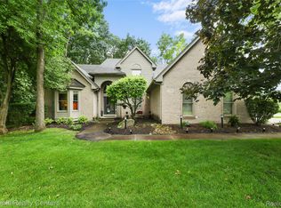 7319 Autumn Hill Dr, West Bloomfield, MI