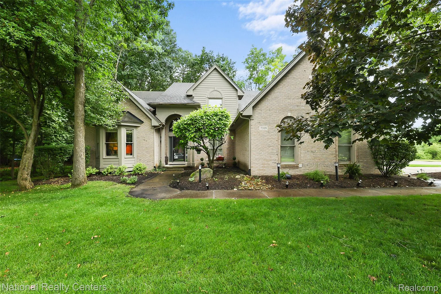 7319 Autumn Hill Dr photo 1