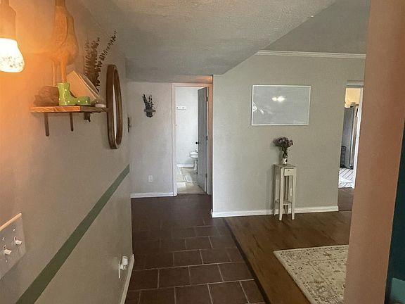 2nd image of 3006 Mountain View Dr