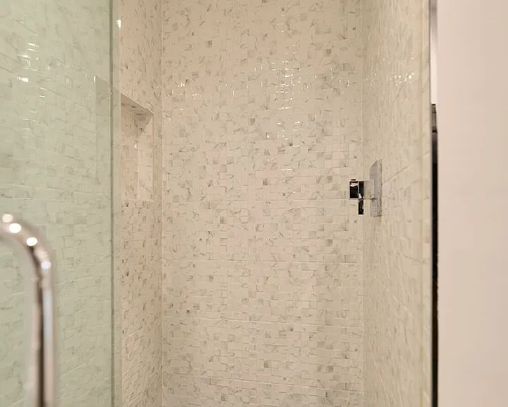 324 N Oakhurst Dr — Photo 23