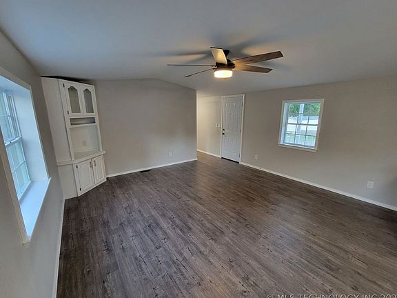 4th image of 879 W 138th St