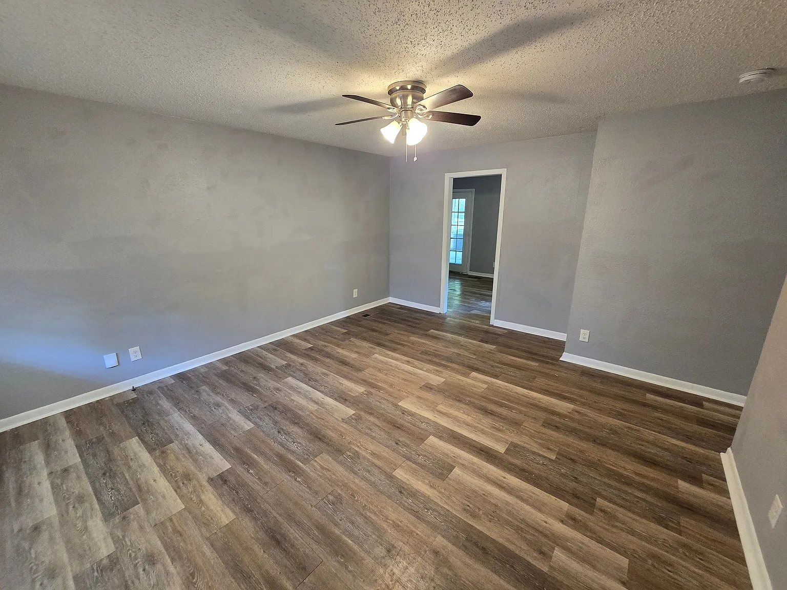 Charming 3-Bedroom Brick Home with Sunroom & Family Den — Photo 2
