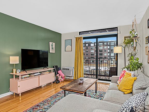 4th image of 3900 N Pine Grove Ave APT 707