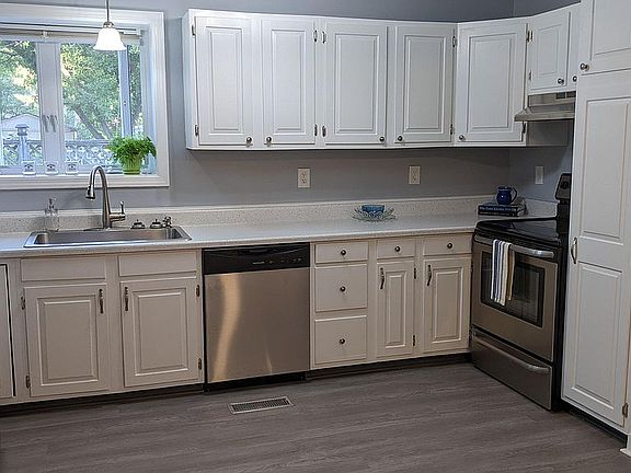 3rd image of 11 Albany Ave