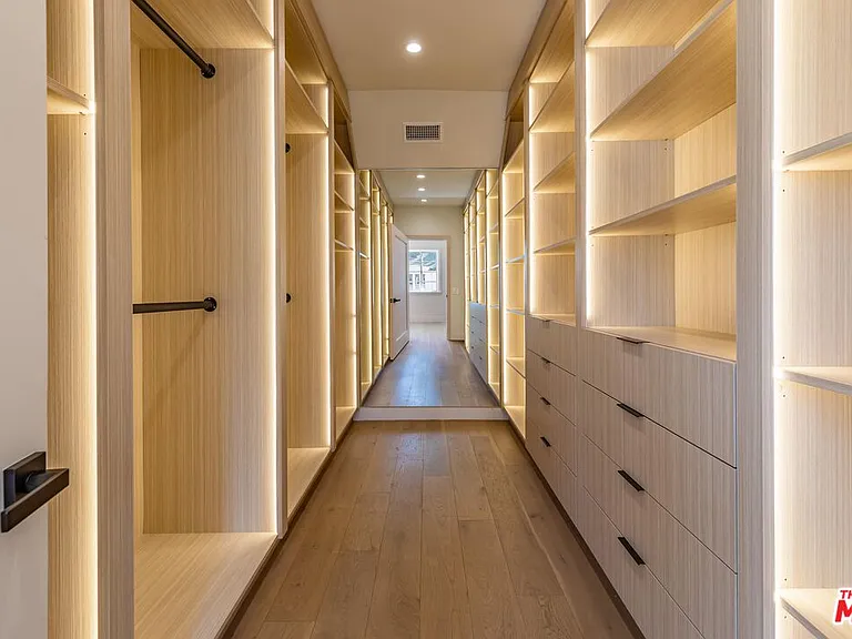 702 N Beverly Dr — Photo 30