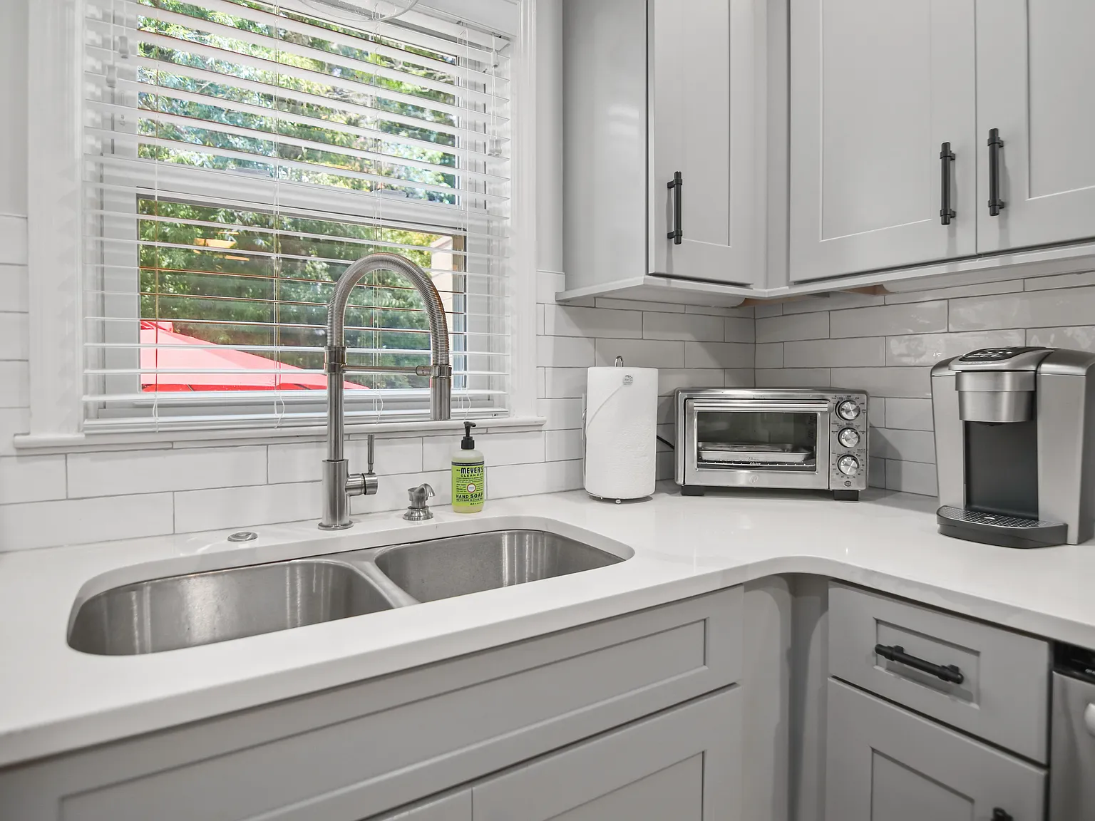 3 bed, 1.5 bath, 1300 sqft, $4,400 — Photo 3