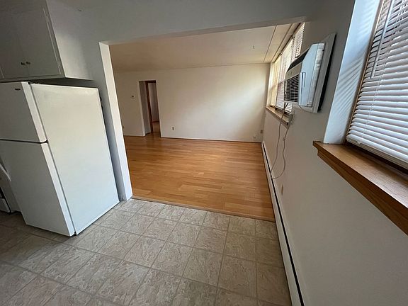 2nd image of 716 W 38th St APT 3