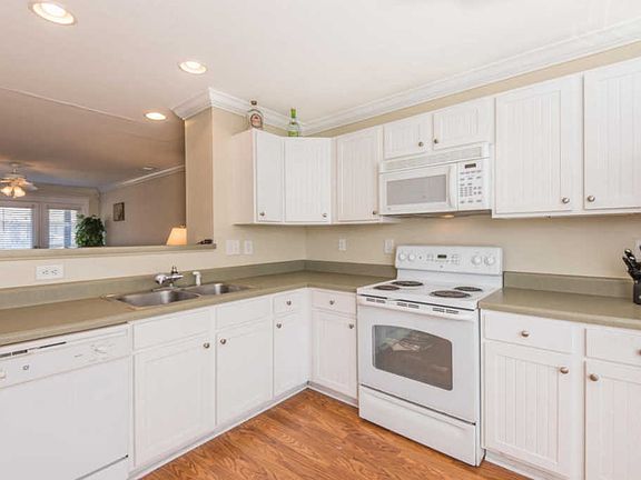 5th image of 3915 Cherokee Woods Way APT 208
