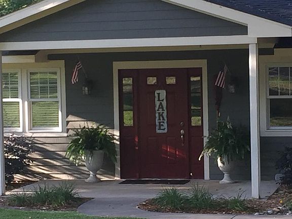 2nd image of 1102 Kiowa Dr E