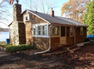 8 Edgewater Dr, Lakeville, MA 02347