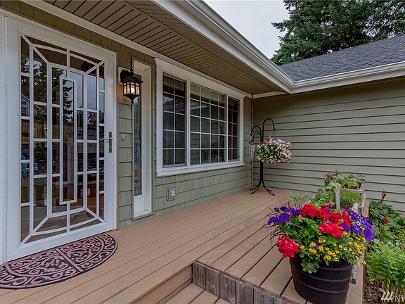 3rd image of 13414 Emerald Dr NW