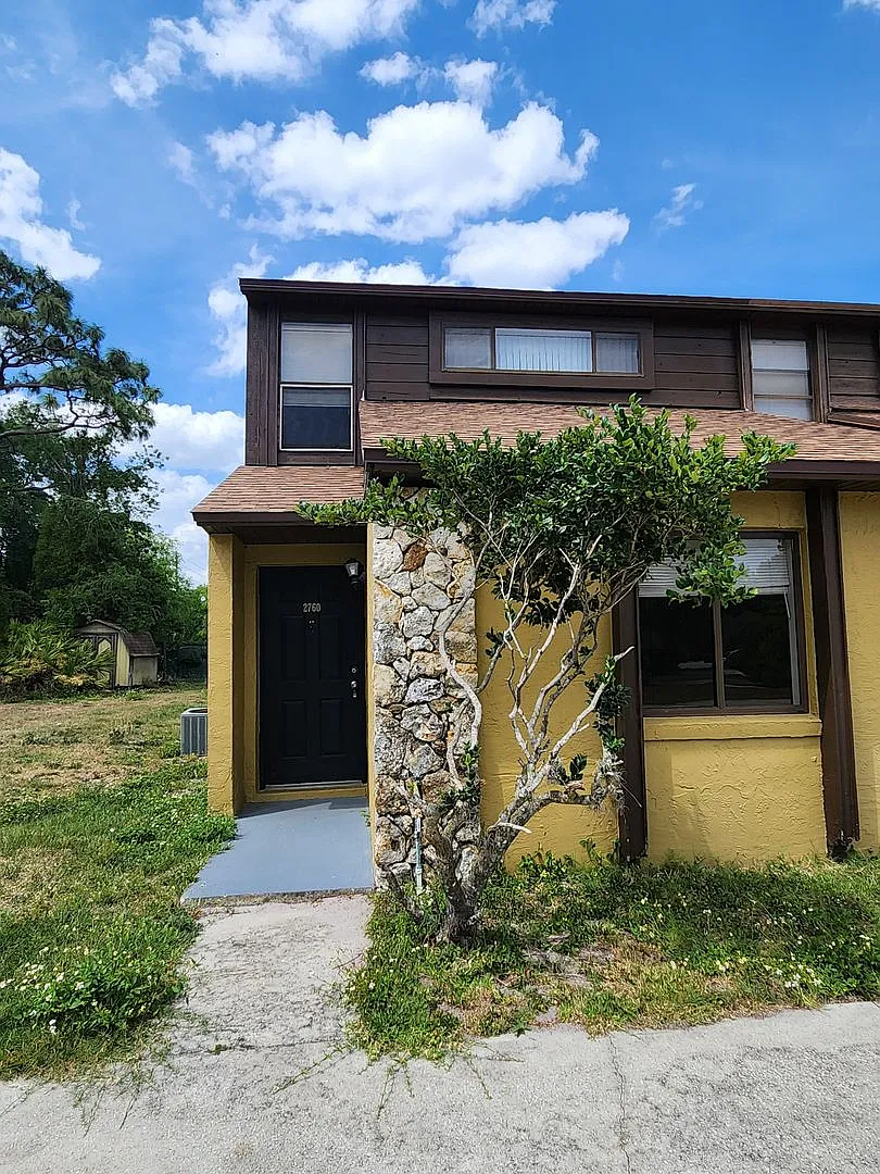 2/2 townhouse — Photo 1