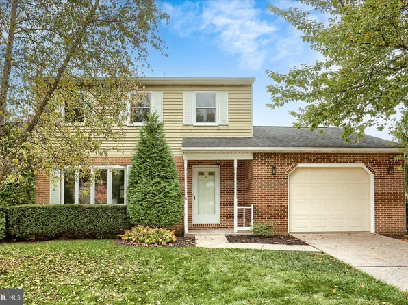 30 Edgewood Dr, Mechanicsburg, PA 17055
