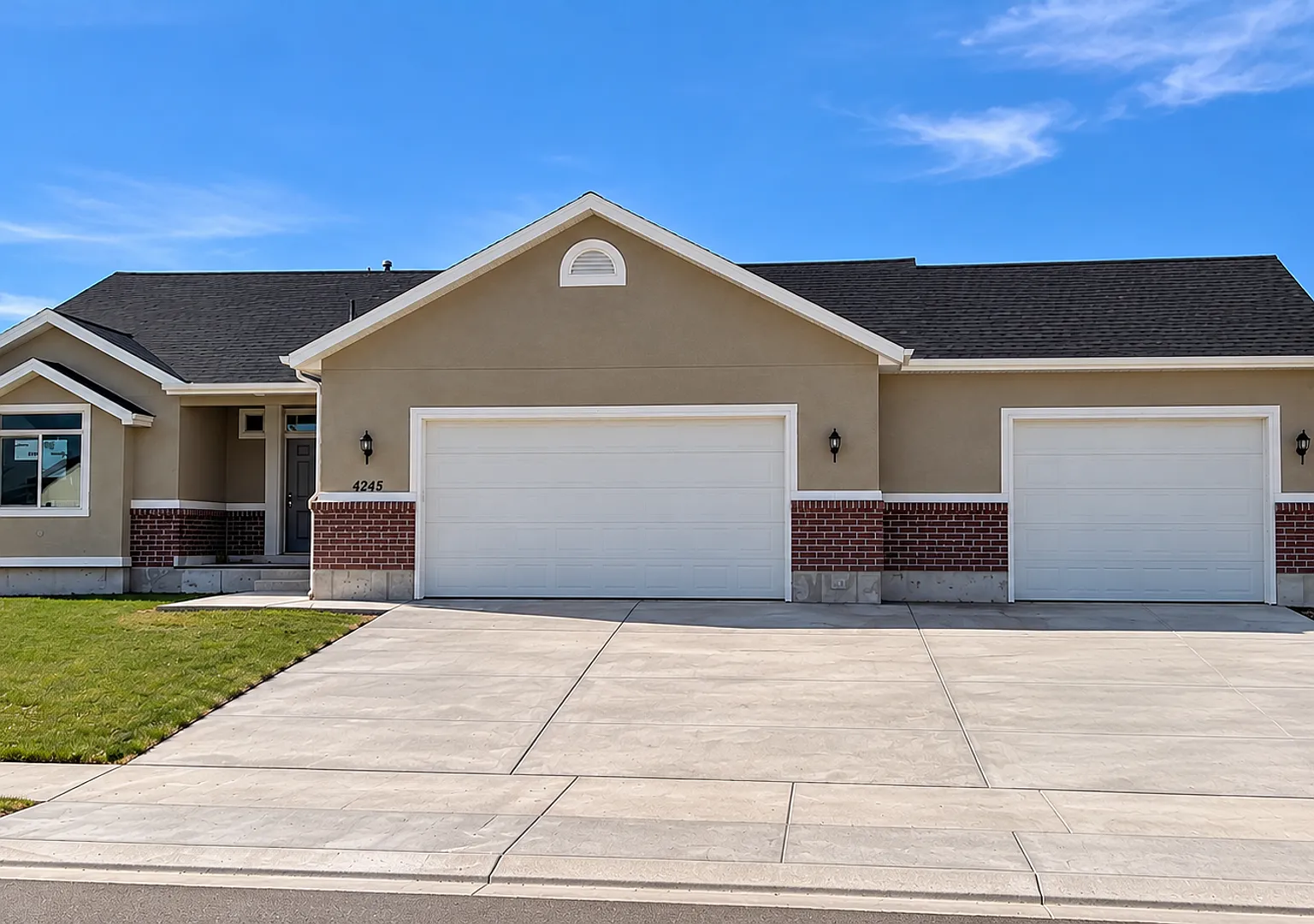 Available 10/15 Spacious 3-Bedroom Home With 3-Car Garage — Photo 2
